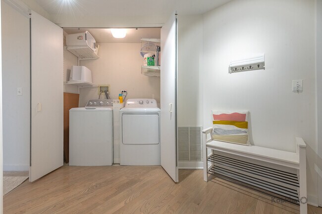 Building Photo - 1151 W Washington Blvd