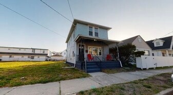 Building Photo - 124 W Youngs Ave