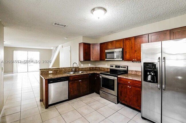Building Photo - 1136 Sorrento Dr
