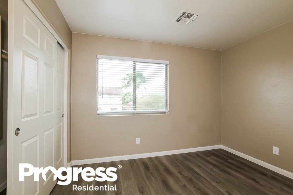Building Photo - 13821 W Keim Dr