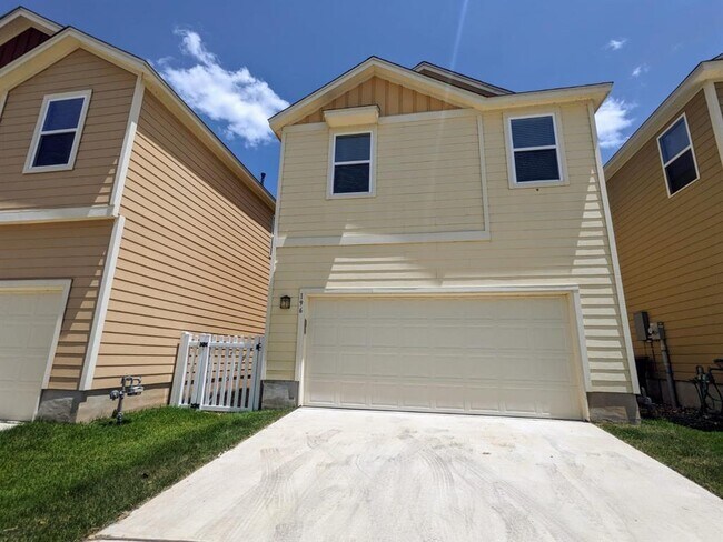 Building Photo - 196 Martha Ln