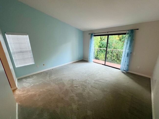 Building Photo - Beautiful 3-Bedroom Condo in Villas at Cal...