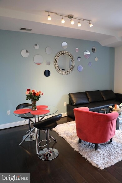 Building Photo - 1111 Oronoco St