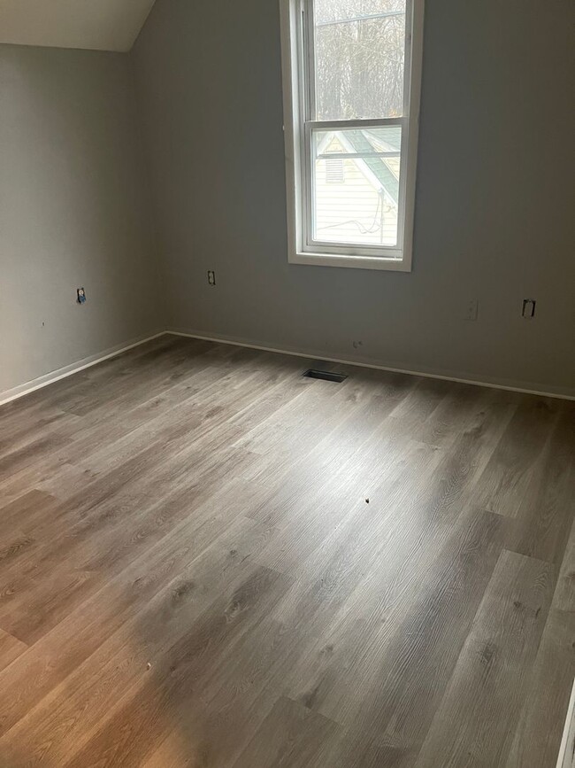 Building Photo - Coming SOON! UPDATED! GREAT AMENITIES! GREAT LOCATION! 4 Bedroom 2.5 Bathroom