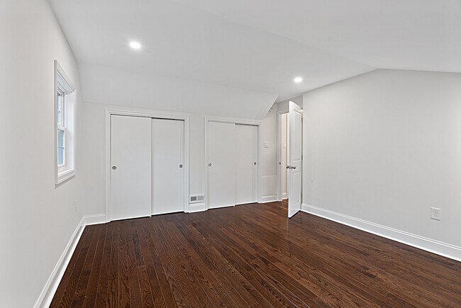 Building Photo - 409 Maiden Ln