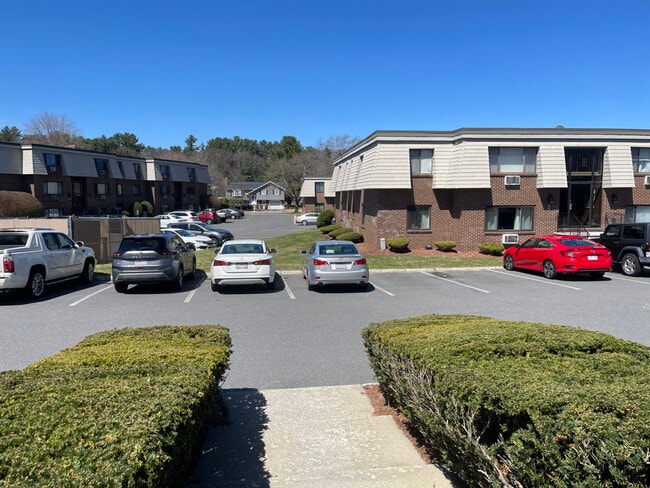 Building Photo - 4 Hallmark Gdns