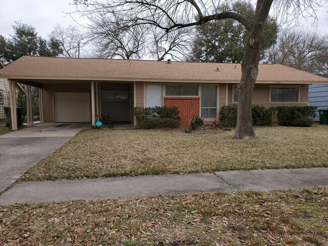 Building Photo - 5739 Schevers St