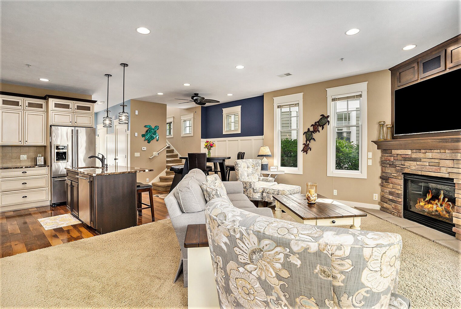 Building Photo - 807 Lake St