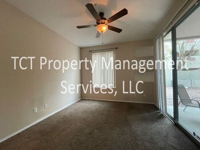 Building Photo - Gorgeous 2 Bedroom Townhome in Gate Commun...