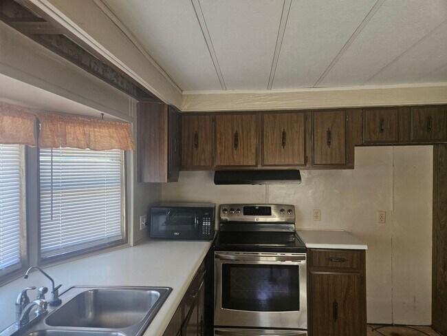 Building Photo - 1435 Trane Rd