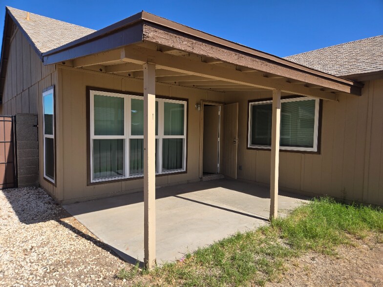Building Photo - 7121 W Sierra Vista Dr