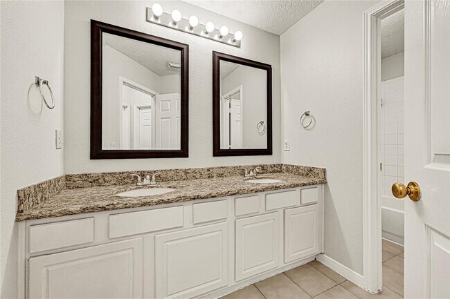 Building Photo - 7530 Broken Oak Ln