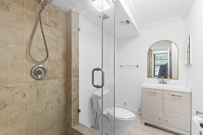 Building Photo - 8 Royal Palm Way