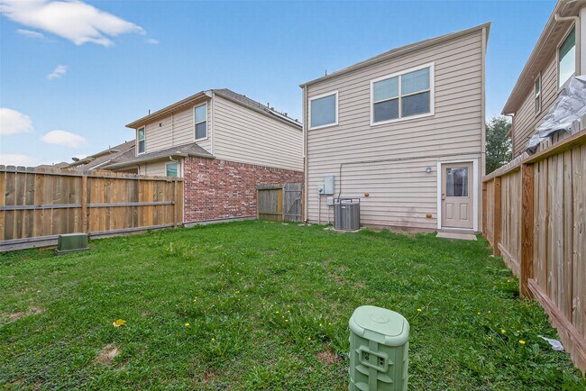 Building Photo - 17110 Amarose Dr