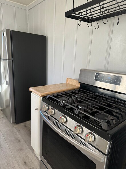 Kitchen appliances - 4153 Bachman Pl