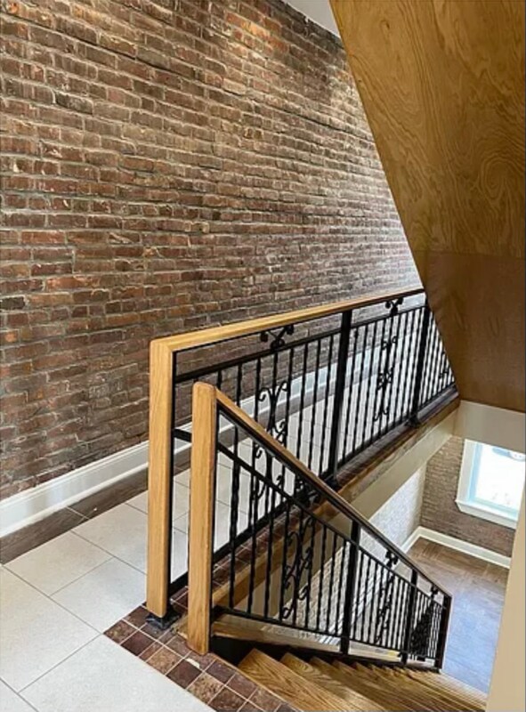 Building Photo - 674 Bleecker St