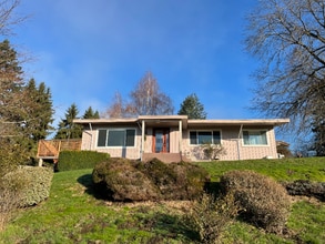 Building Photo - 129 126th St E