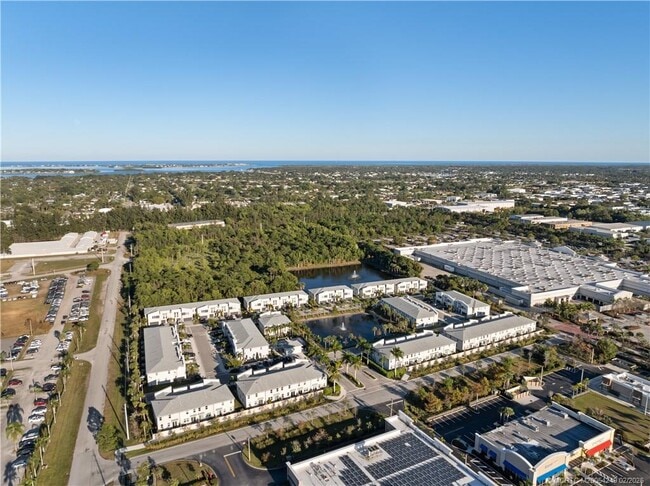 Building Photo - 3931 SE Mentmore Ln