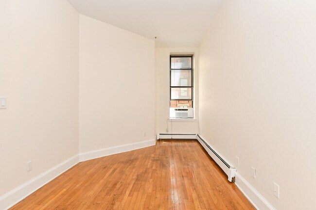 Building Photo - 1115 Willow Ave