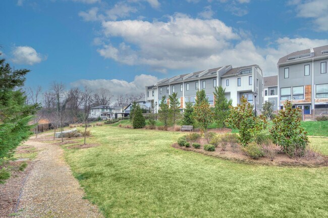 Building Photo - 2737 Shenandoah Ave