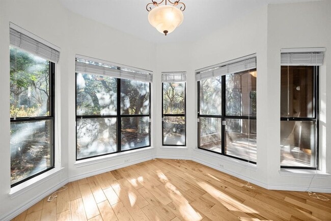 Building Photo - 4711 Spicewood Springs Rd