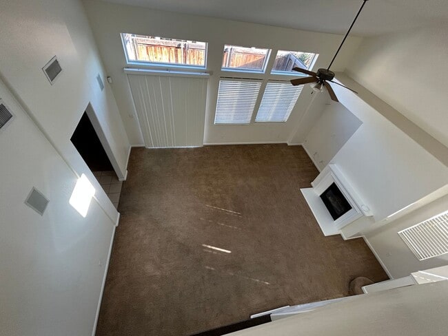 Building Photo - Beautiful & Spacious home in The Desirable Bella Serra Gated Community!