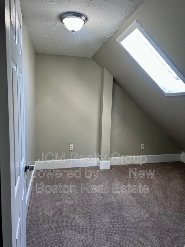 Building Photo - 40 Hurd St