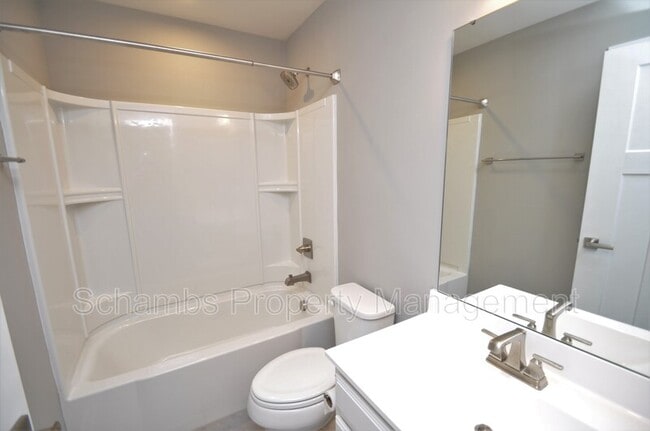 Building Photo - 200 Misty Pike Dr