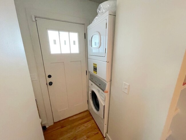 Building Photo - 2 BED | 2 BATH | DIXON PARK