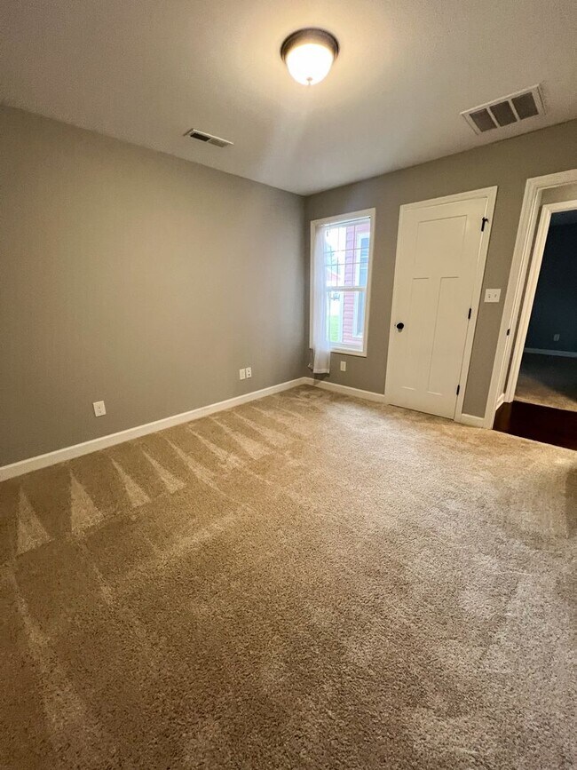 Building Photo - Single-Family Home in Hopkinsville with Fe...