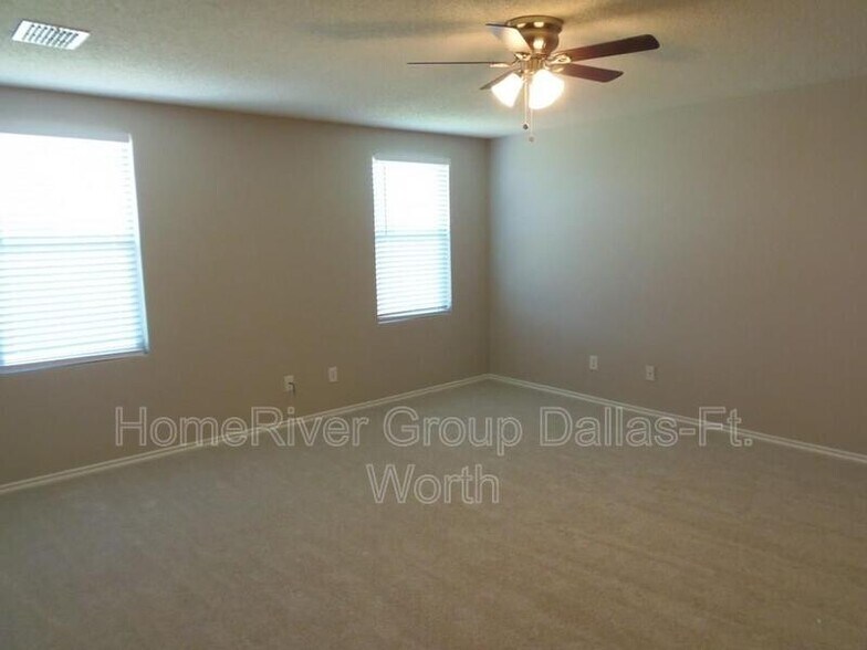 Building Photo - 709 Hanceville Way