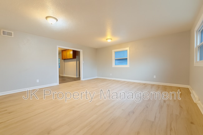 Building Photo - 2312 5th Ave N