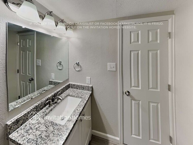 Building Photo - 12142 Bellaire Pl