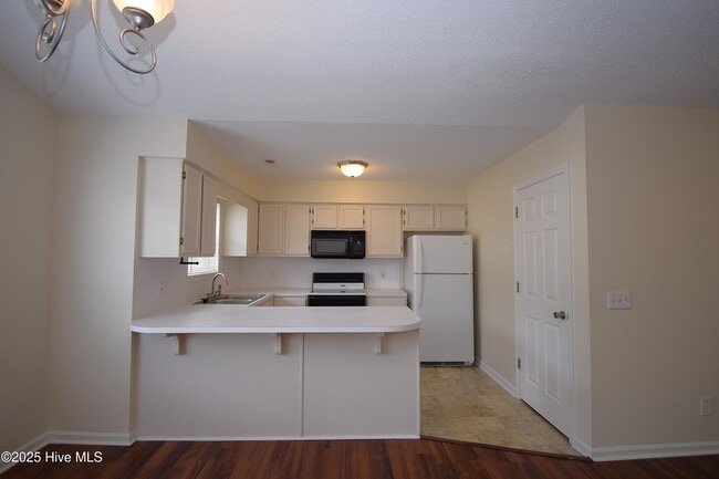 Building Photo - 2940 Mulberry Ln