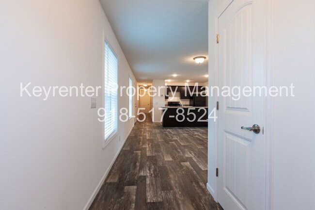 Building Photo - Charming 3-Bedroom Home with Spacious Yard in North Tulsa