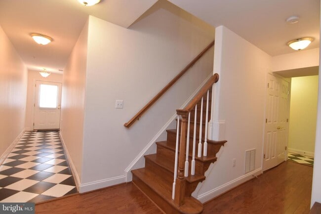 Building Photo - 22538 Landing Way