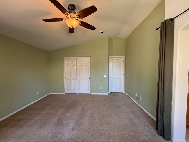 Building Photo - Spacious Single Story 4 Bedroom, 2 Bathroo...