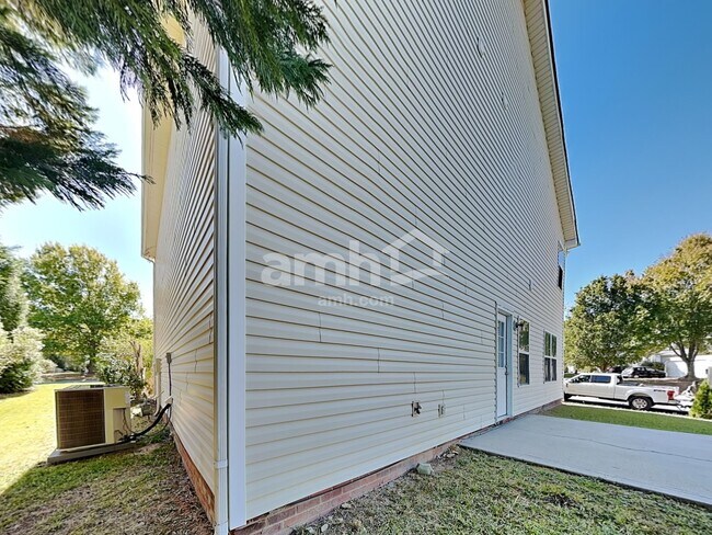 Building Photo - 2101 Trace Creek Dr