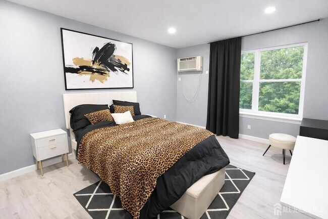 Building Photo - 289 Main St