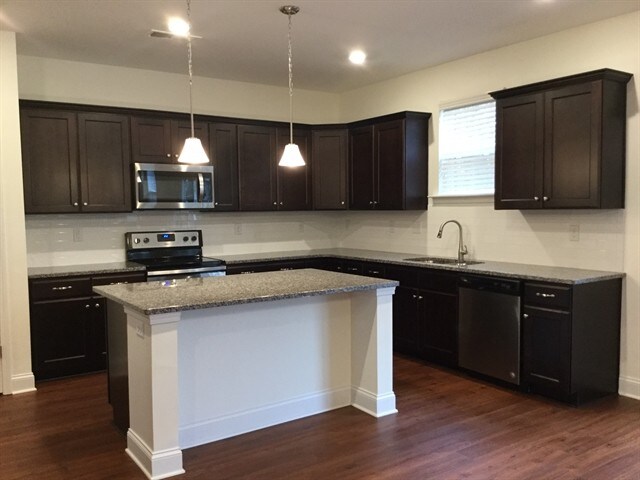 Building Photo - 3039 Greenmont Cir