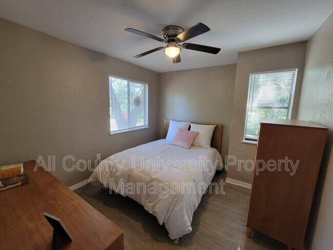 Building Photo - 207 SW 6th Ave