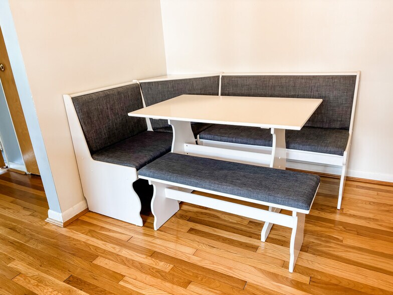 Dining area - 3150 Schubert Ave