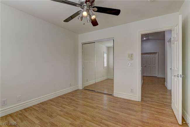 Building Photo - 236 Fairway Woods Dr