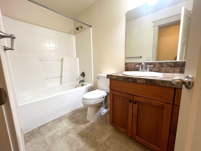 Building Photo - COMING SOON INQUIRE WITHIN- Beautiful 5 bdrm  and master on the main Home in Lacamas Meadows subd...