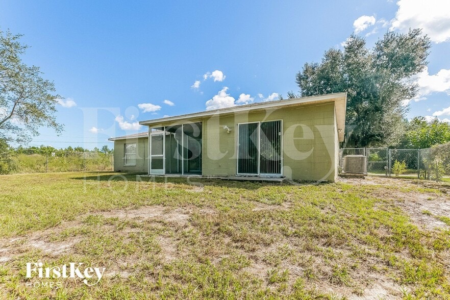 Building Photo - 1420 Kissimmee Dr