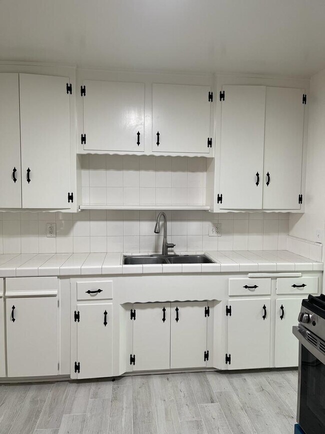 Building Photo - 323 Virginia St