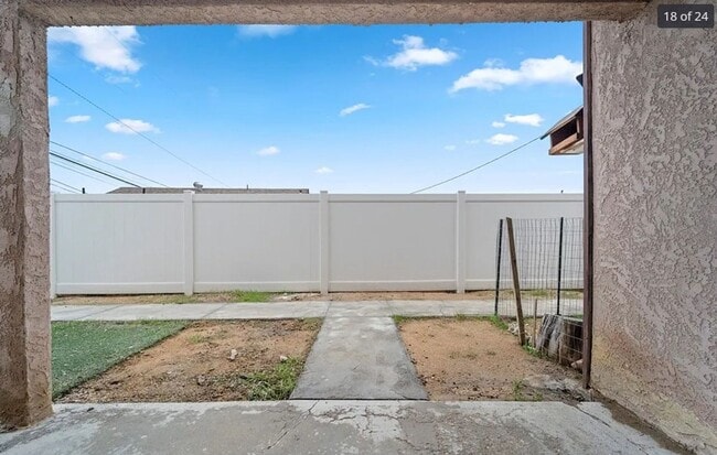 Building Photo - 1071 May Ln