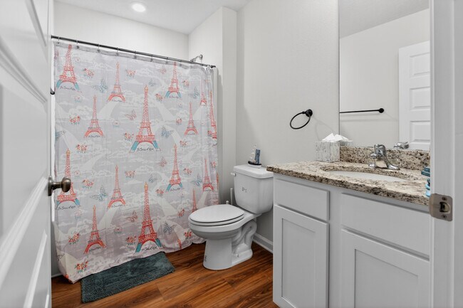 Building Photo - 727 Quintana St