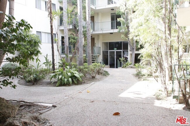 Building Photo - 10240 Camarillo St
