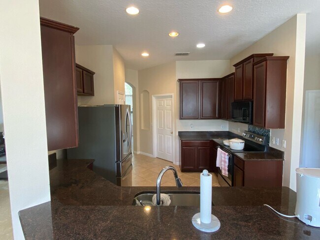 Building Photo - Beautiful 4 Bedroom 3 Bath Home in Ocoee